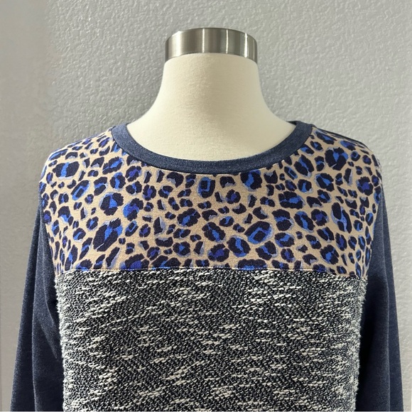 ❗️3/$20❗️Logo by Lori Goldstein Brushed Terry Mixed Media Top - Picture 2 of 11